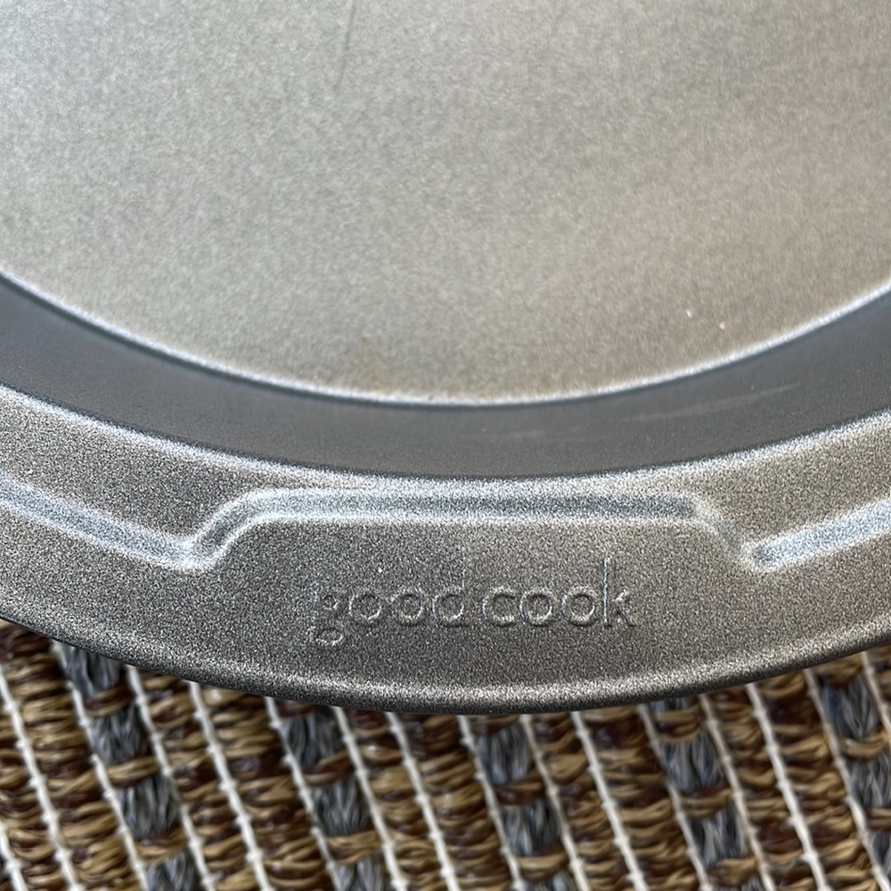 Two GoodCook 9" Round Cake Pans - Picture 2 of 4